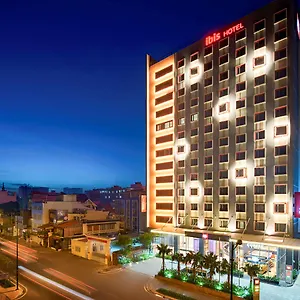 Ibis Saigon Airport Отель