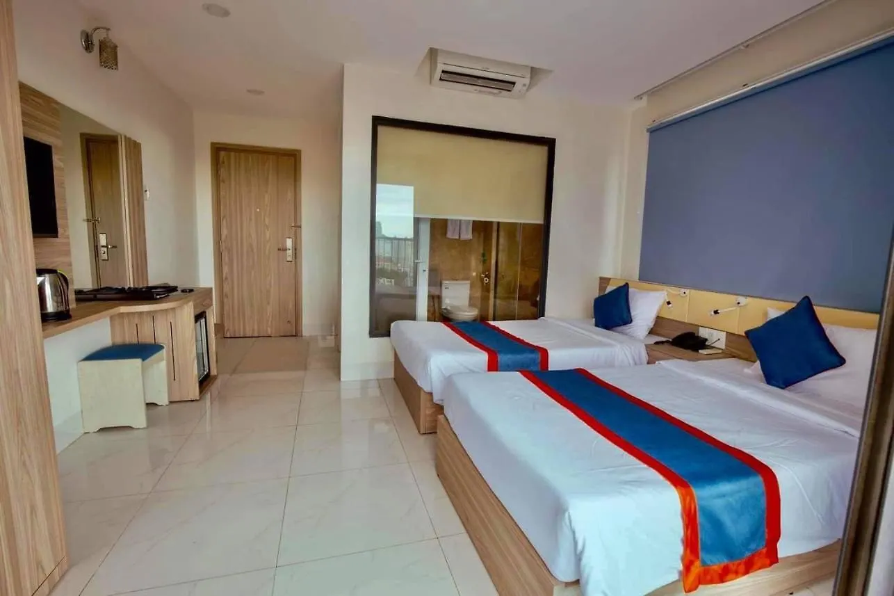 Family Hotel & The 1990S Rooftop Nha Trang