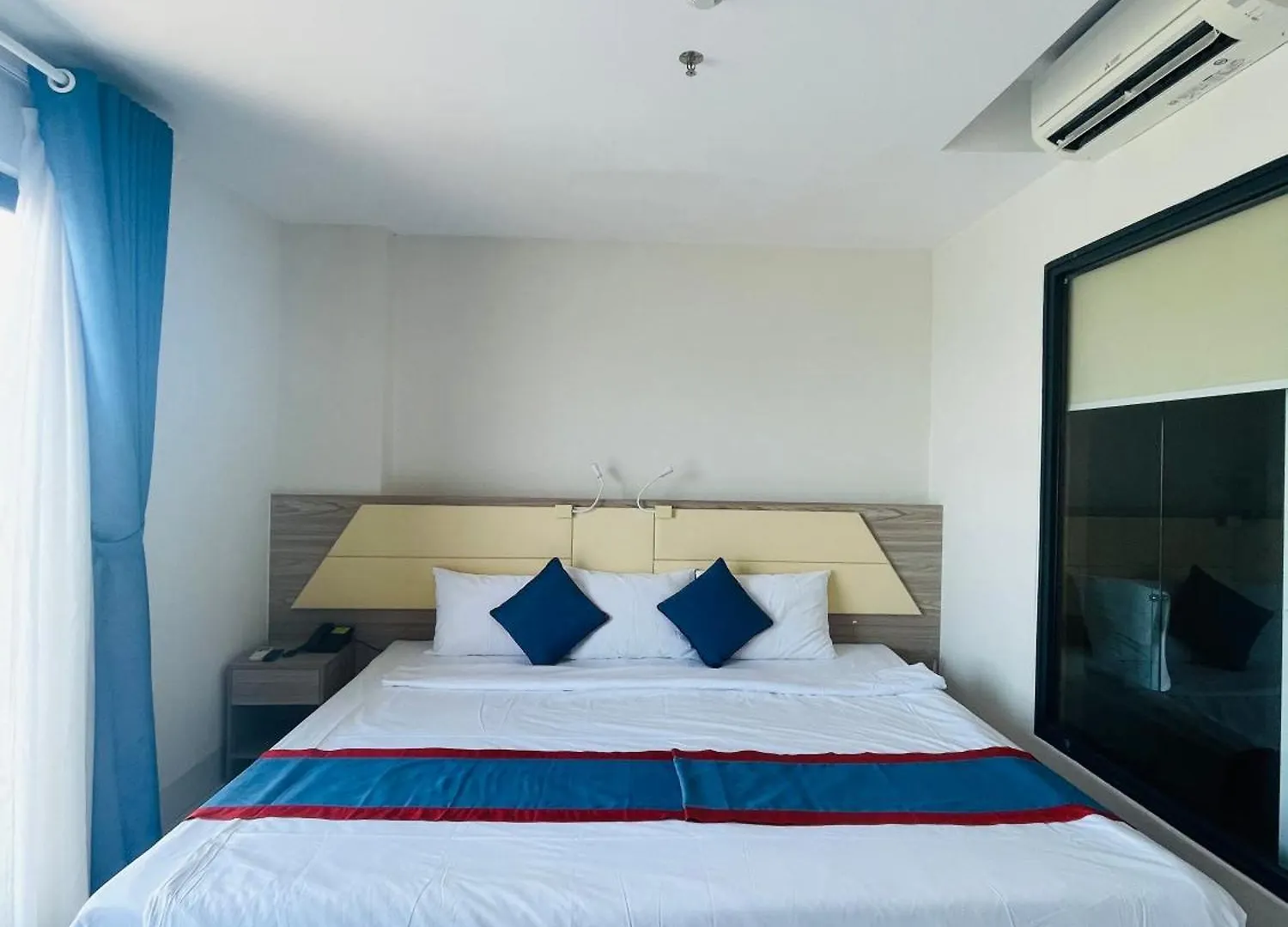 Family Hotel & The 1990S Rooftop Nha Trang