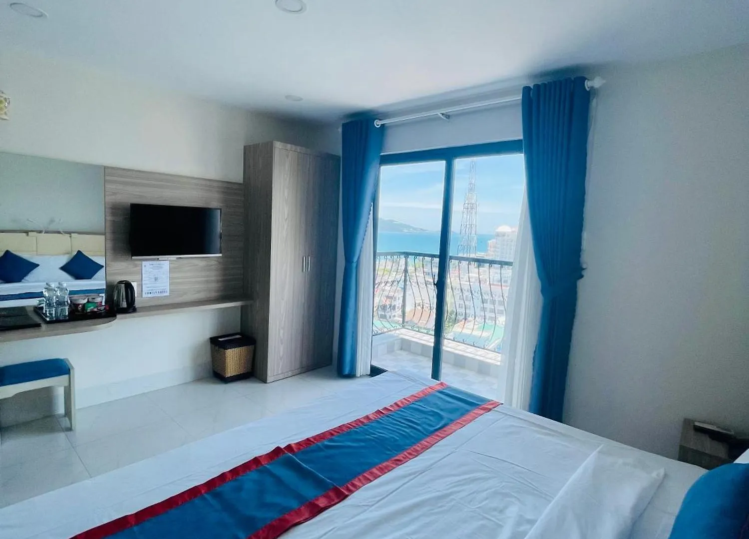 Family Hotel & The 1990S Rooftop Nha Trang