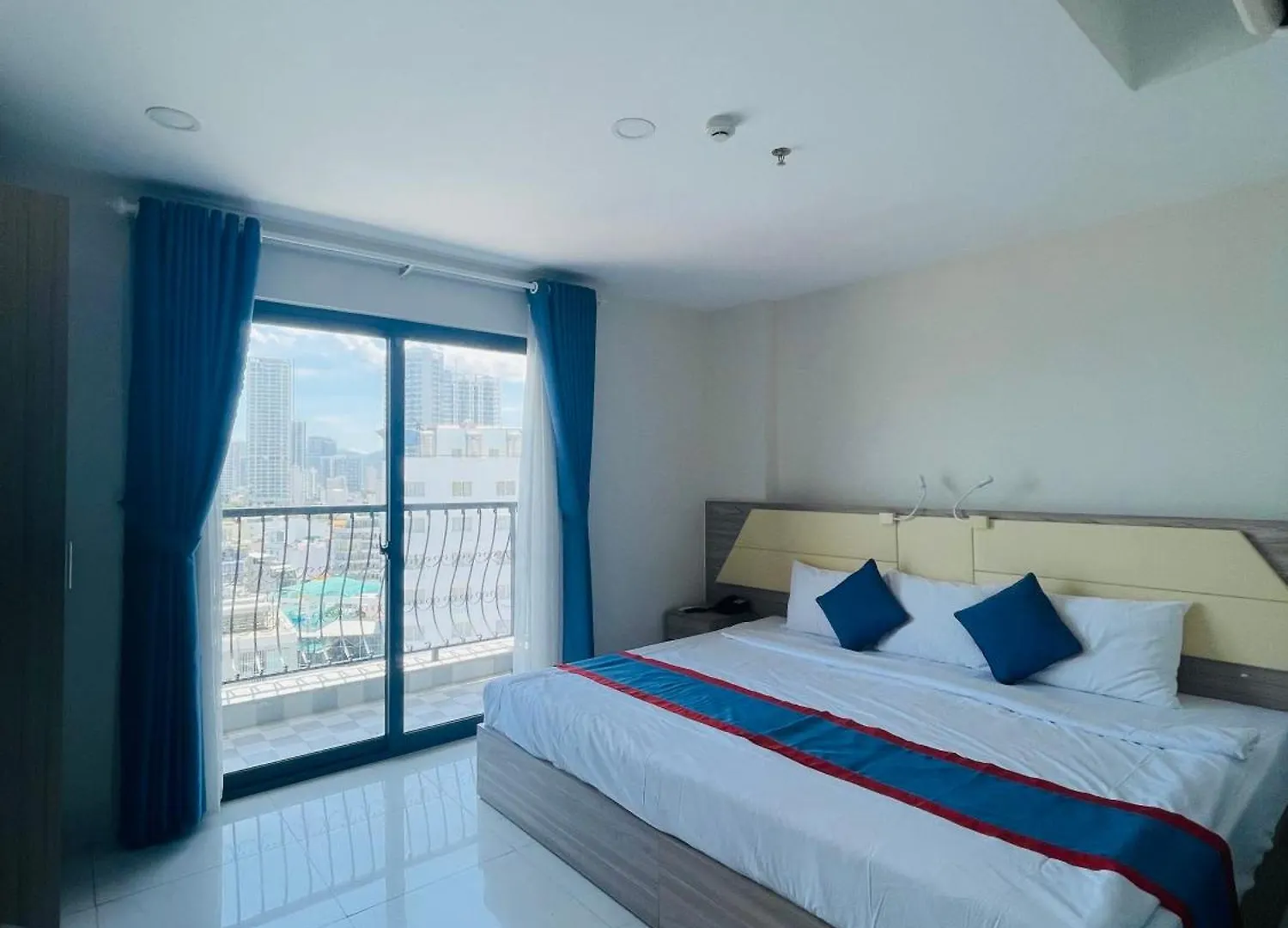 Family Hotel & The 1990S Rooftop Nha Trang 3*,