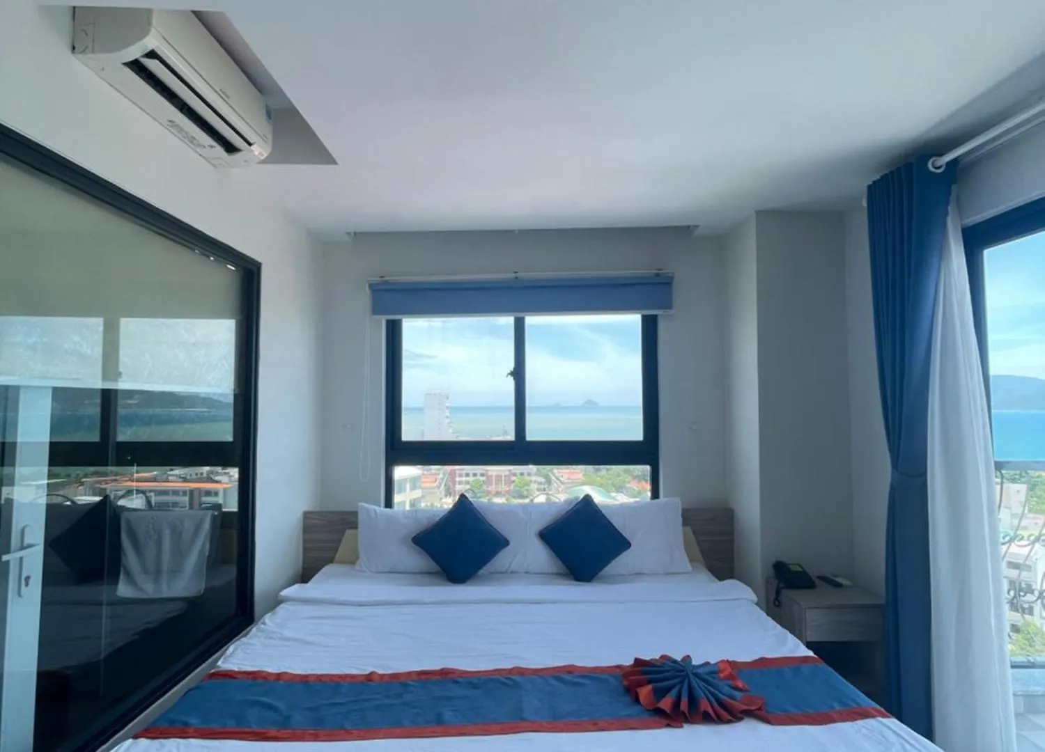 Family Hotel & The 1990S Rooftop Nha Trang