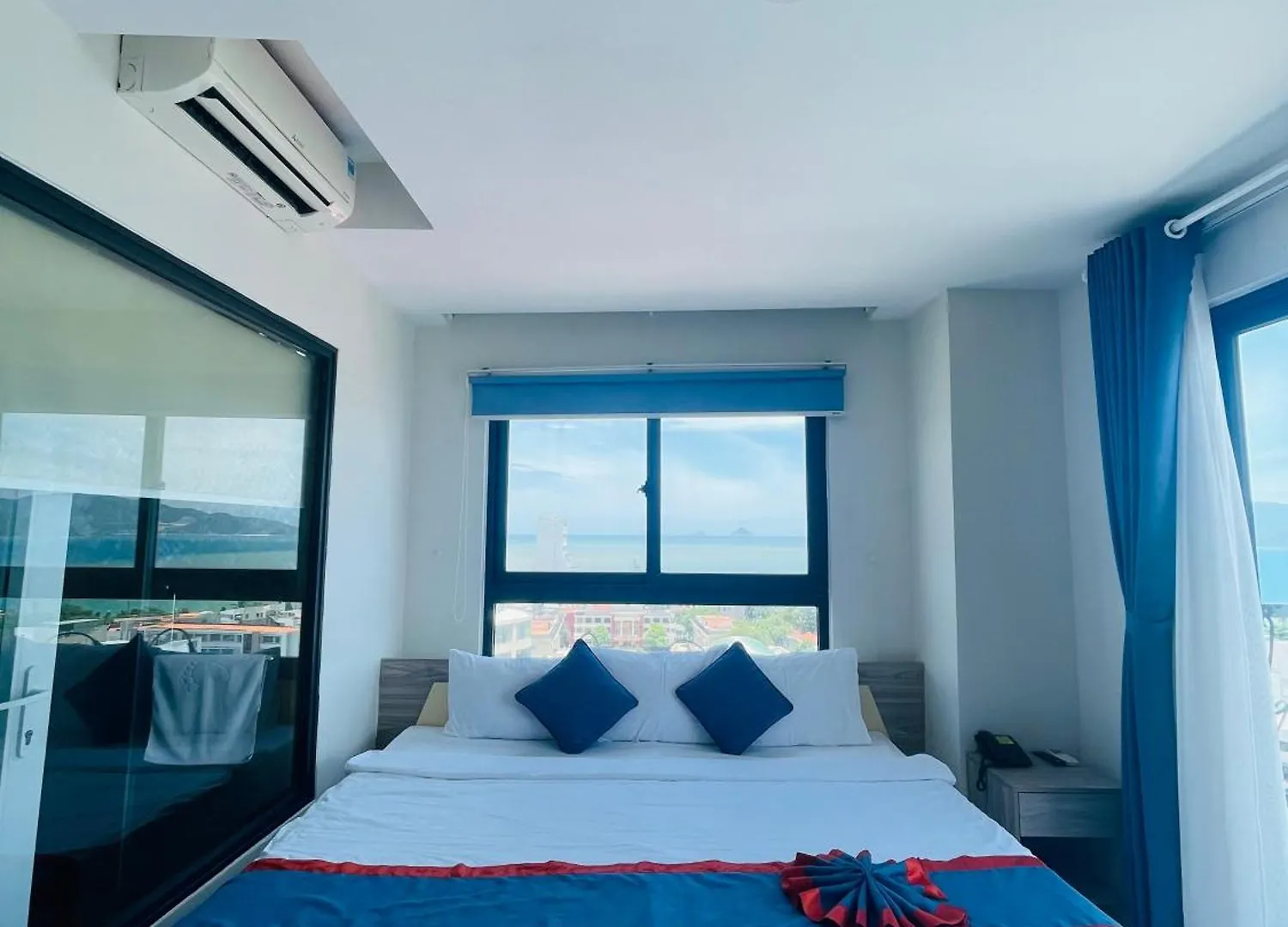Family Hotel & The 1990S Rooftop Nha Trang