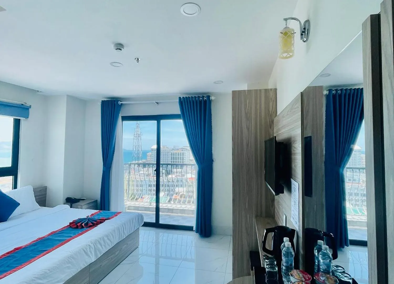 Family Hotel & The 1990S Rooftop Nha Trang