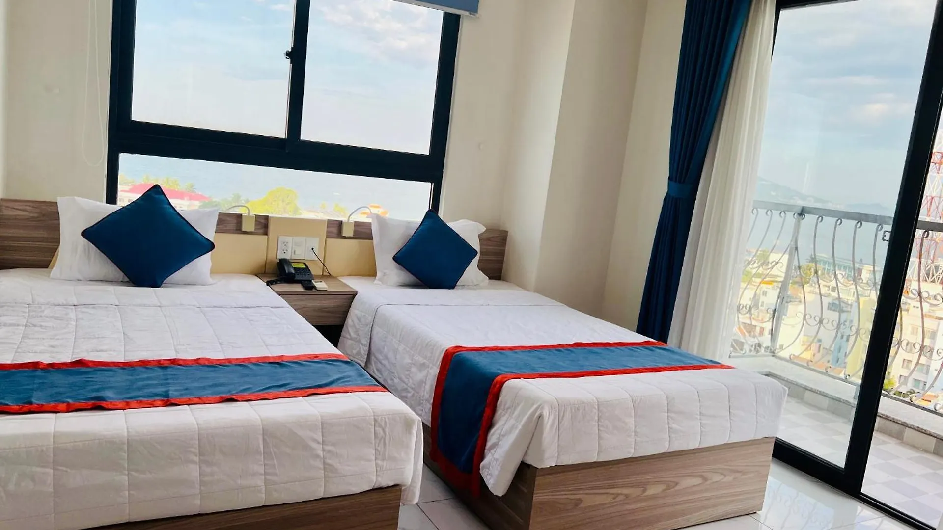 Family Hotel & The 1990S Rooftop Nha Trang