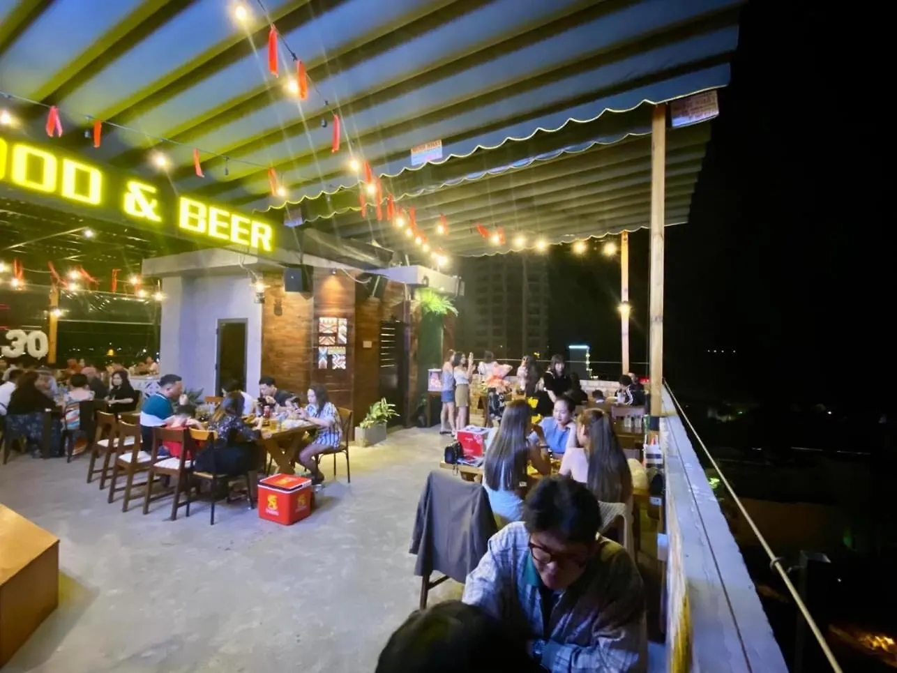 Family Hotel & The 1990S Rooftop Nha Trang